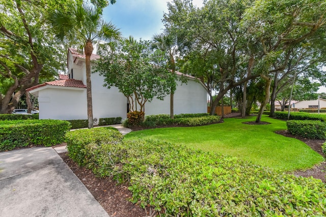 view of front of house with a front yard