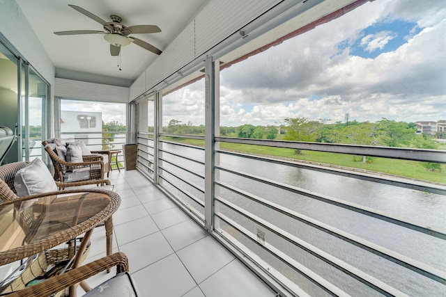 sunroom / solarium with ceiling fan