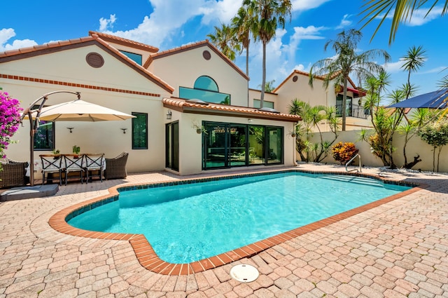 view of swimming pool featuring an outdoor hangout area and a patio