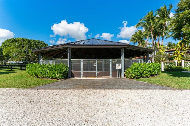 exterior space featuring a yard