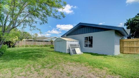 view of yard with a storage shed