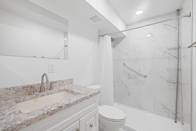 full bathroom featuring shower / bathtub combination with curtain, vanity, and toilet