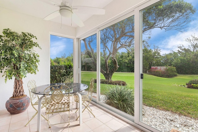 sunroom featuring ceiling fan