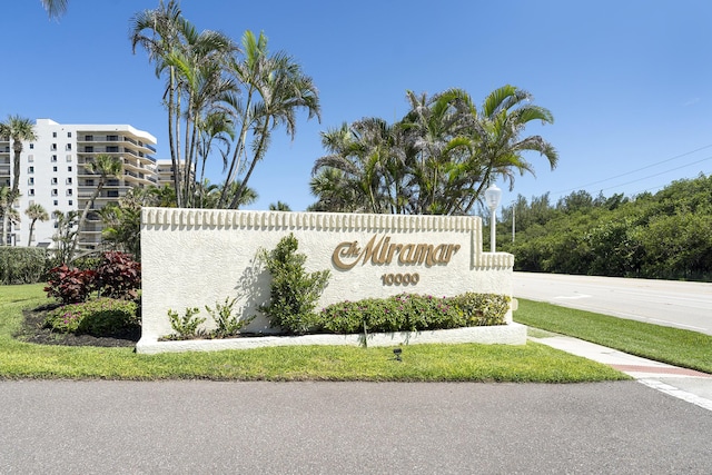 view of community / neighborhood sign