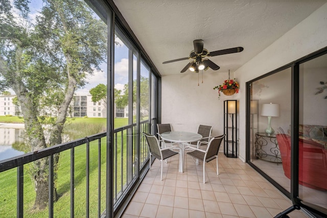 sunroom featuring ceiling fan