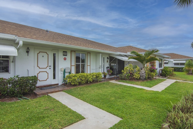 single story home with a front yard