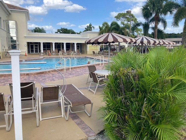 view of swimming pool featuring a patio