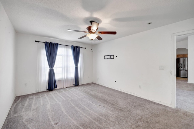 unfurnished room with light carpet and ceiling fan