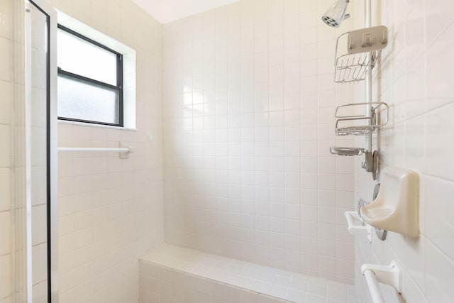 bathroom featuring a tile shower