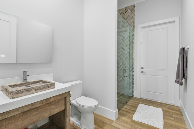 bedroom featuring light hardwood / wood-style flooring, ceiling fan, and ornamental molding