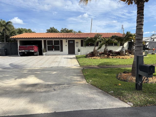 ranch-style house featuring a front lawn and a carport