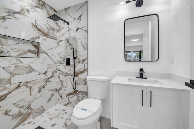 bathroom with tiled shower, toilet, and vanity