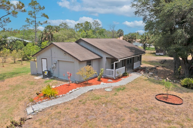 ranch-style house featuring a front yard