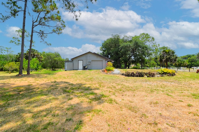 view of yard with an outdoor structure and a garage