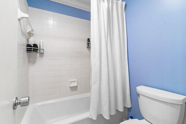 bathroom with toilet, shower / bath combo with shower curtain, and ornamental molding