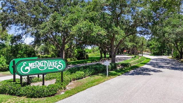 view of community / neighborhood sign