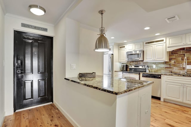 kitchen featuring white cabinets, kitchen peninsula, stainless steel appliances, and light hardwood / wood-style flooring