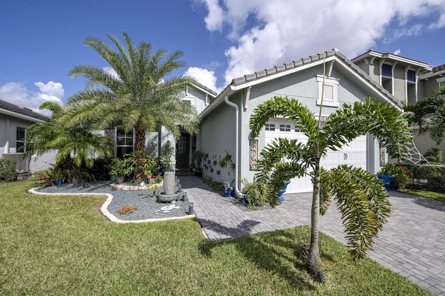 view of front of house with a front lawn