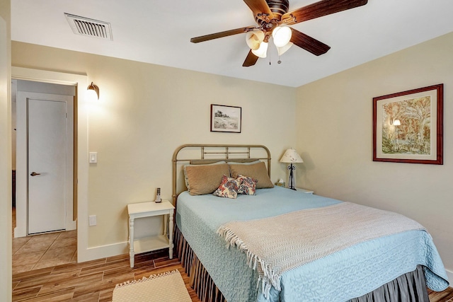 bedroom with ceiling fan