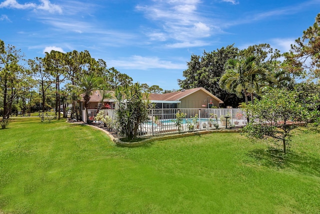 view of yard featuring a fenced in pool