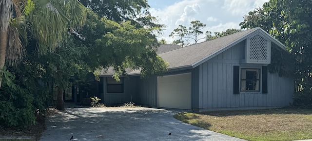 view of front facade with a garage