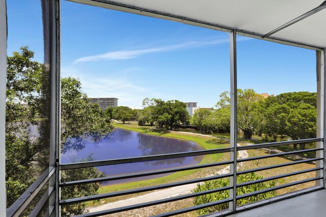 balcony featuring ceiling fan