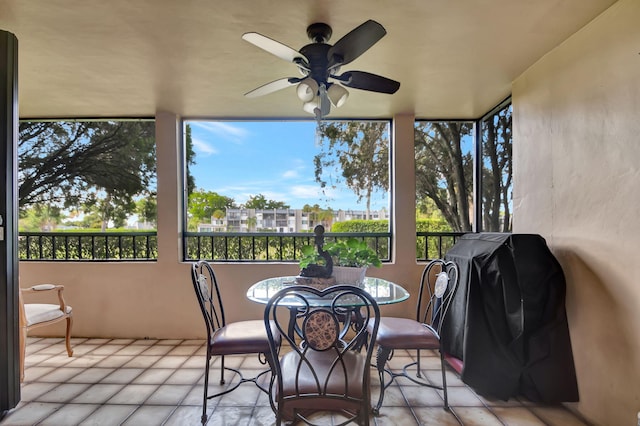 sunroom featuring ceiling fan