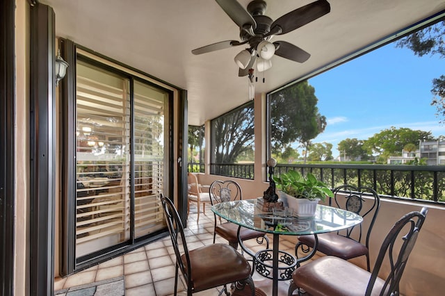 sunroom / solarium featuring ceiling fan