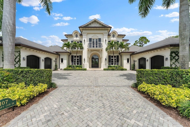 view of front facade with a garage