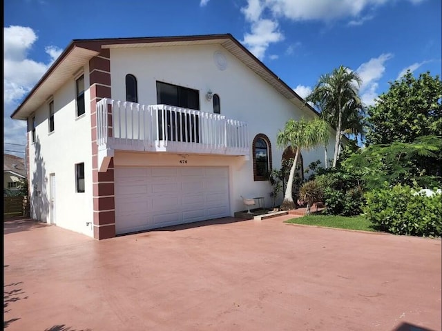 view of front facade featuring a garage and a balcony