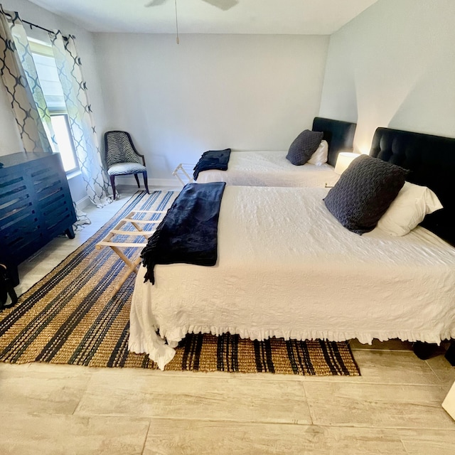 bedroom with ceiling fan