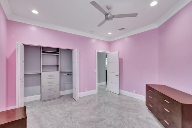 unfurnished bedroom featuring ceiling fan and a closet