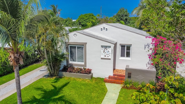 view of front of property with a front lawn