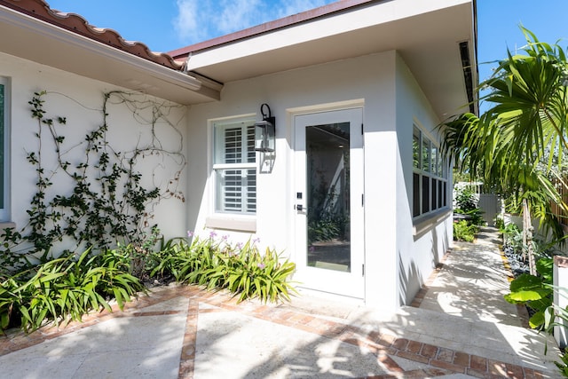 entrance to property featuring a patio area