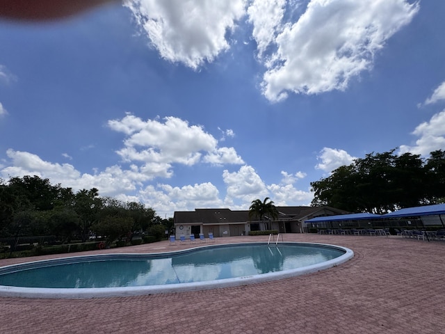 view of swimming pool