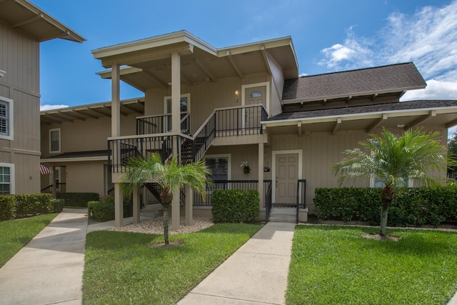 view of front of house featuring a porch and a front yard