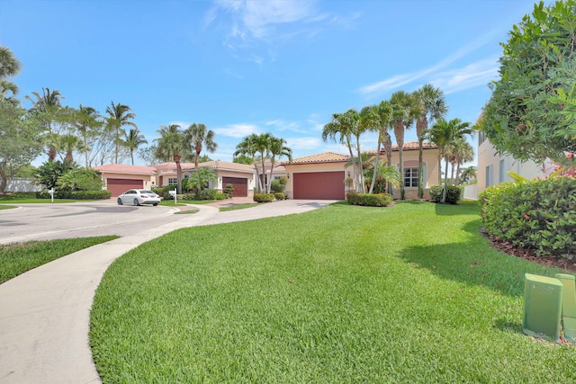 view of front of property featuring a front yard