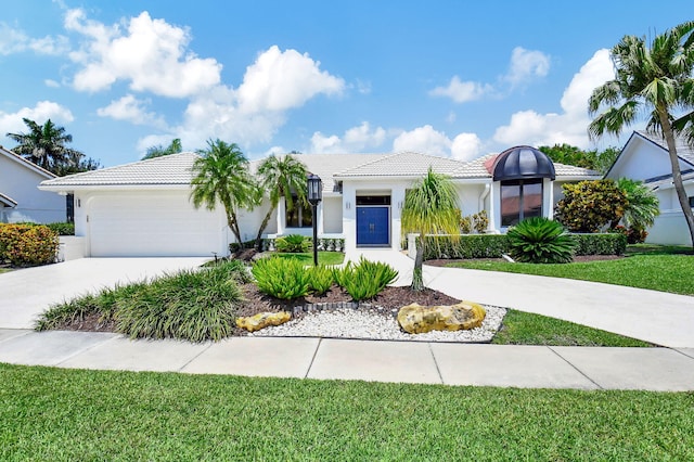 view of front of house featuring a garage and a front yard