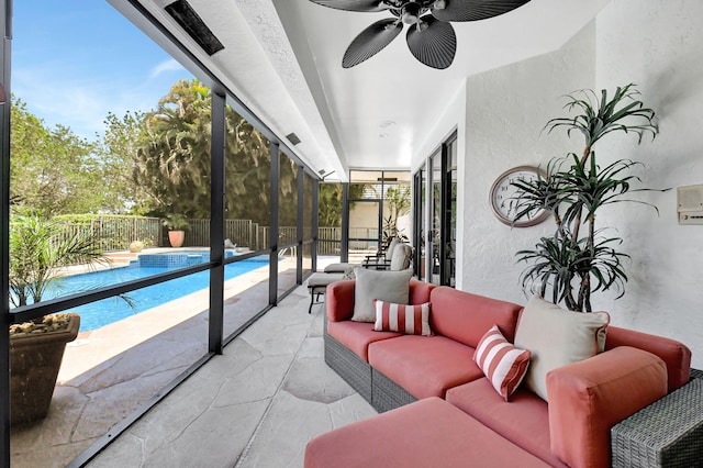 sunroom with ceiling fan