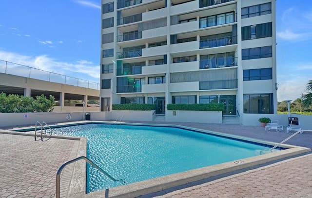 view of swimming pool