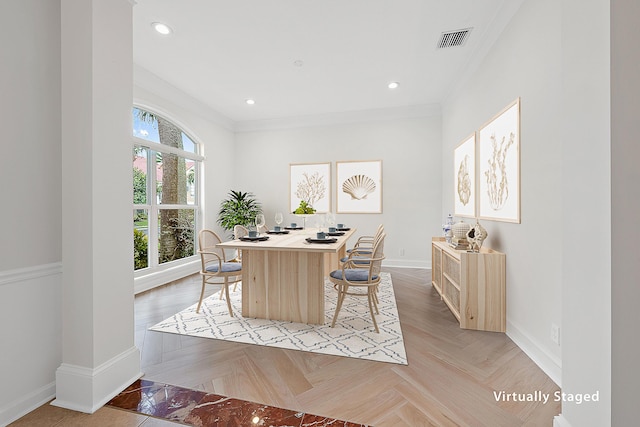 dining space with visible vents, baseboards, crown molding, and recessed lighting