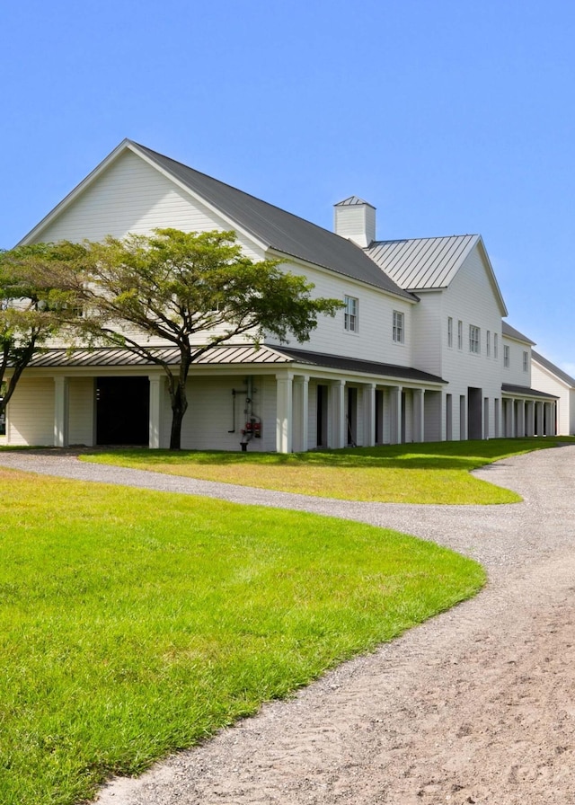 view of front facade with a front lawn