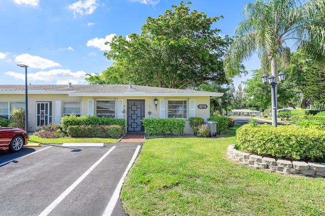 single story home featuring a front yard