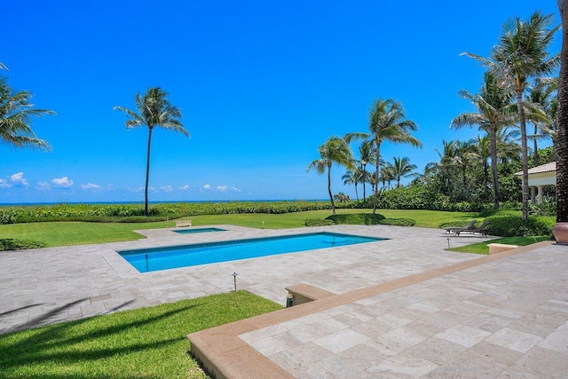 view of pool featuring a yard, a patio area, and an in ground hot tub