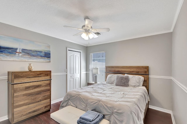 bedroom featuring a closet, ceiling fan, dark hardwood / wood-style flooring, and crown molding