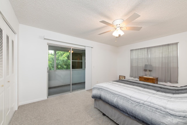 118 Kingswood F Unit 118, West Palm Beach, FL 33417 - bedroom with carpet floors, a textured ceiling, a ceiling fan, and baseboards