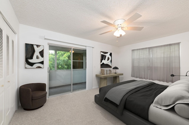 118 Kingswood F Unit 118, West Palm Beach, FL 33417 - carpeted bedroom featuring a textured ceiling and a ceiling fan