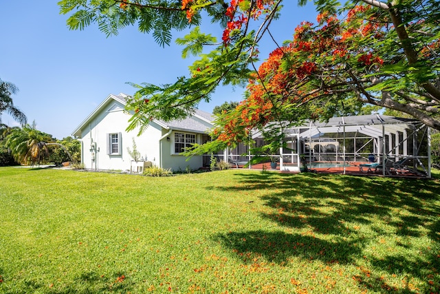 view of yard with a lanai