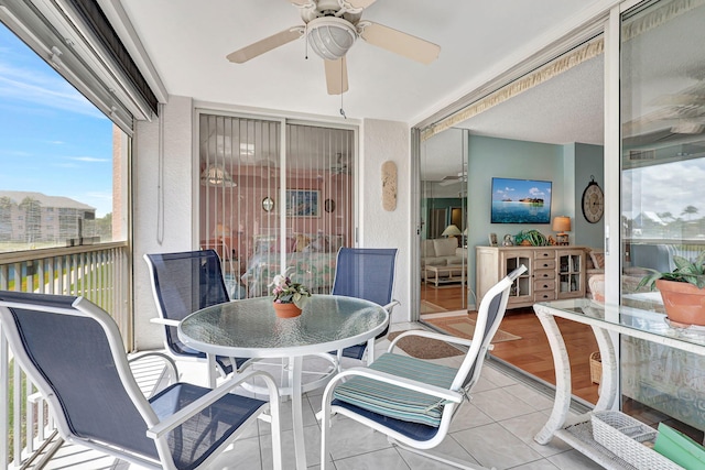 sunroom / solarium featuring ceiling fan