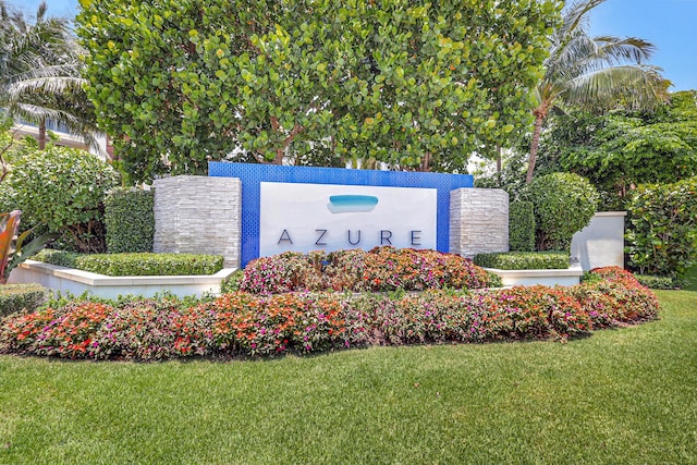 community sign featuring a lawn